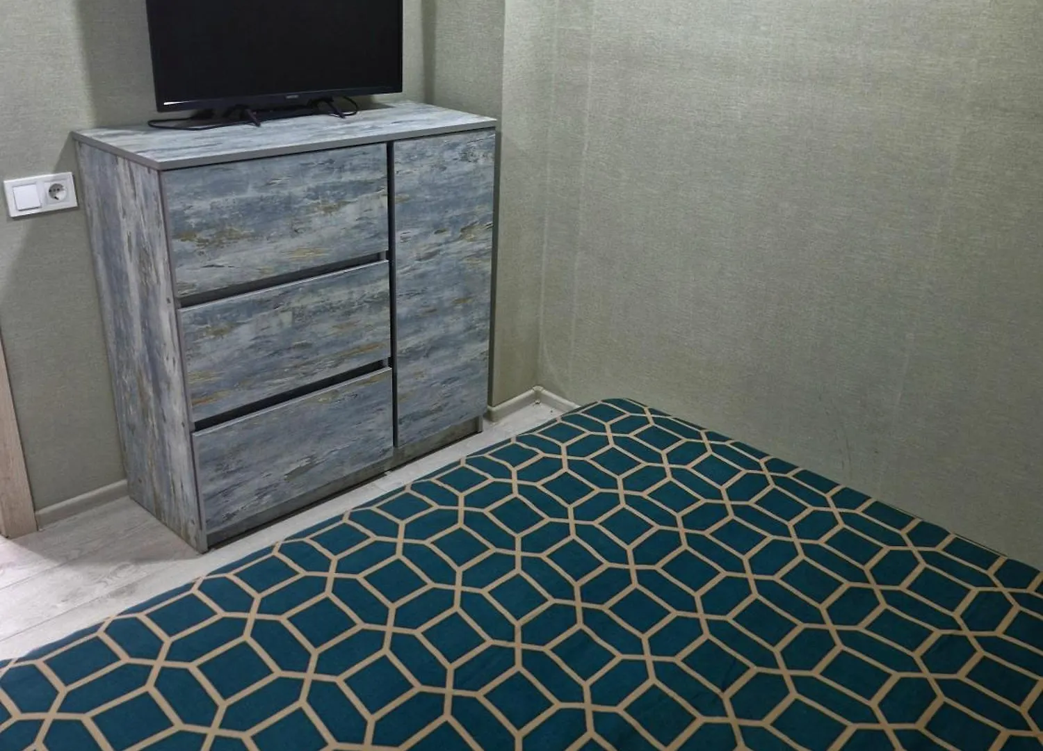 Fenix Apartment Τυφλίδα 0*,